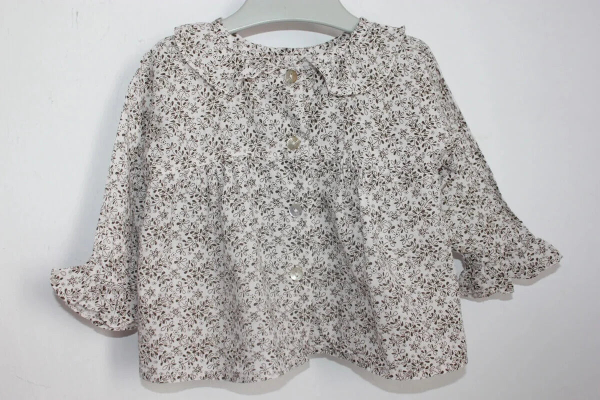 tweedehands-ecru-taupe-gebloemde-blouse-lange-mouwen-bonton-maat-62-baby-meisje