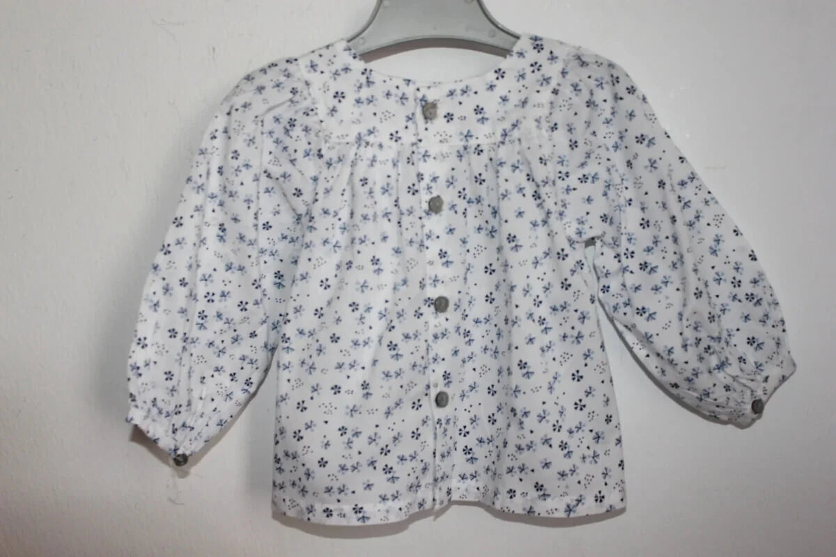 tweedehands-witte-blouse-blauwe-bloemetjes-lange-mouwen-maat-68-baby-meisje-tex