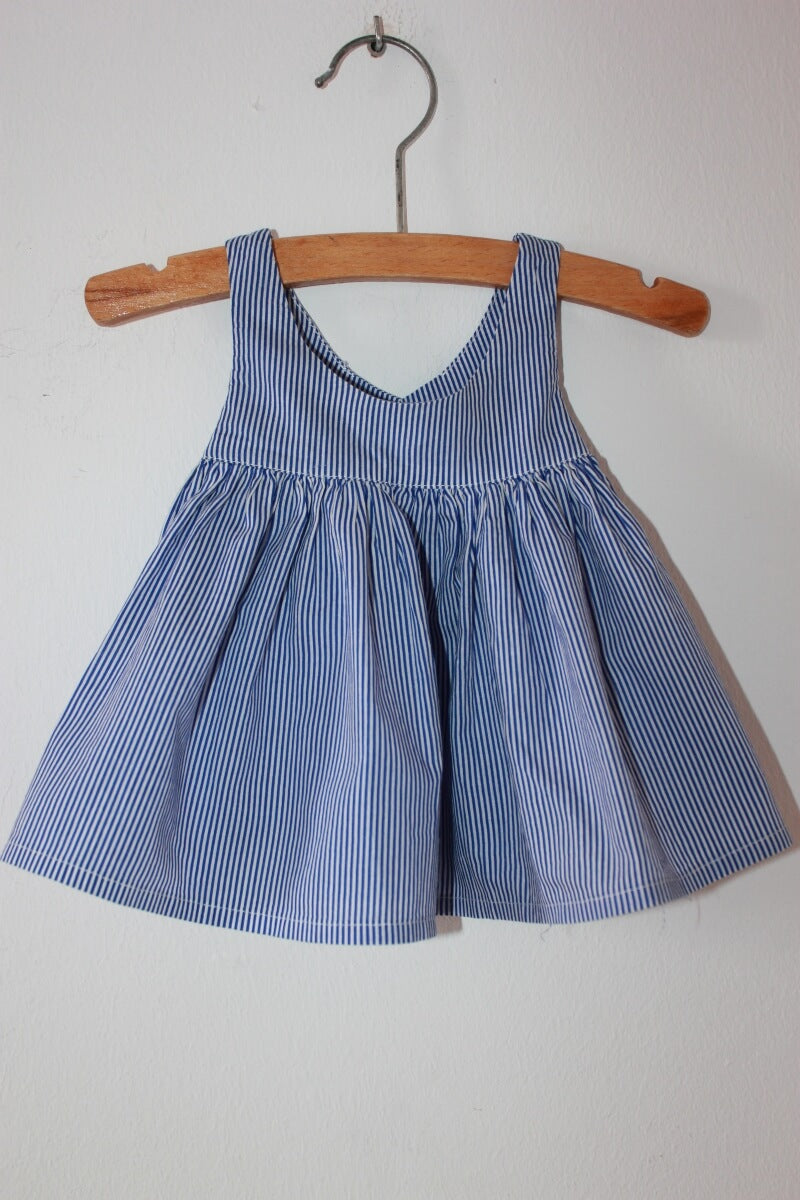 zomerse-blauw-wit-gestreepte-mouwloze-blouse-maat-68-baby-meisje-bonton