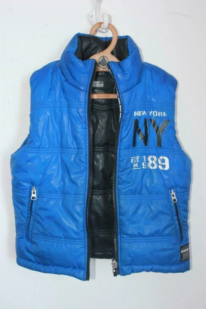 tweedehands-blauwe-bodywarmer-maat-116-jongen-dkny