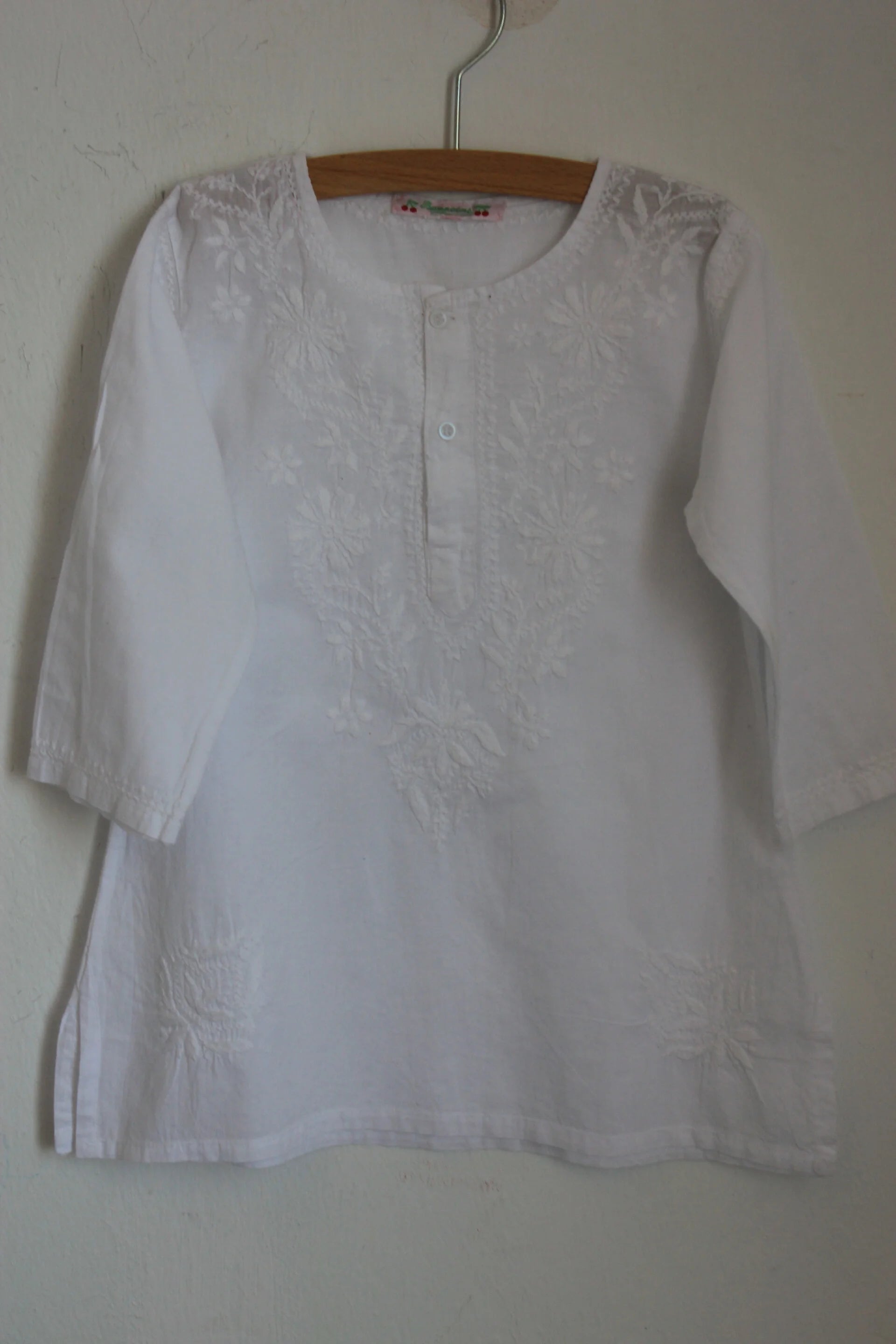 tweedehands-witte-zomerse-blouse-driekwart-mouwen-maat-104-meisje-bonpoint