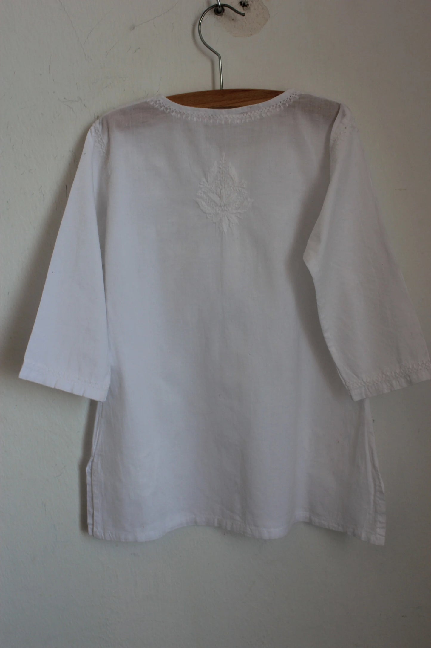 tweedehands-witte-zomerse-blouse-driekwart-mouwen-maat-104-meisje-bonpoint