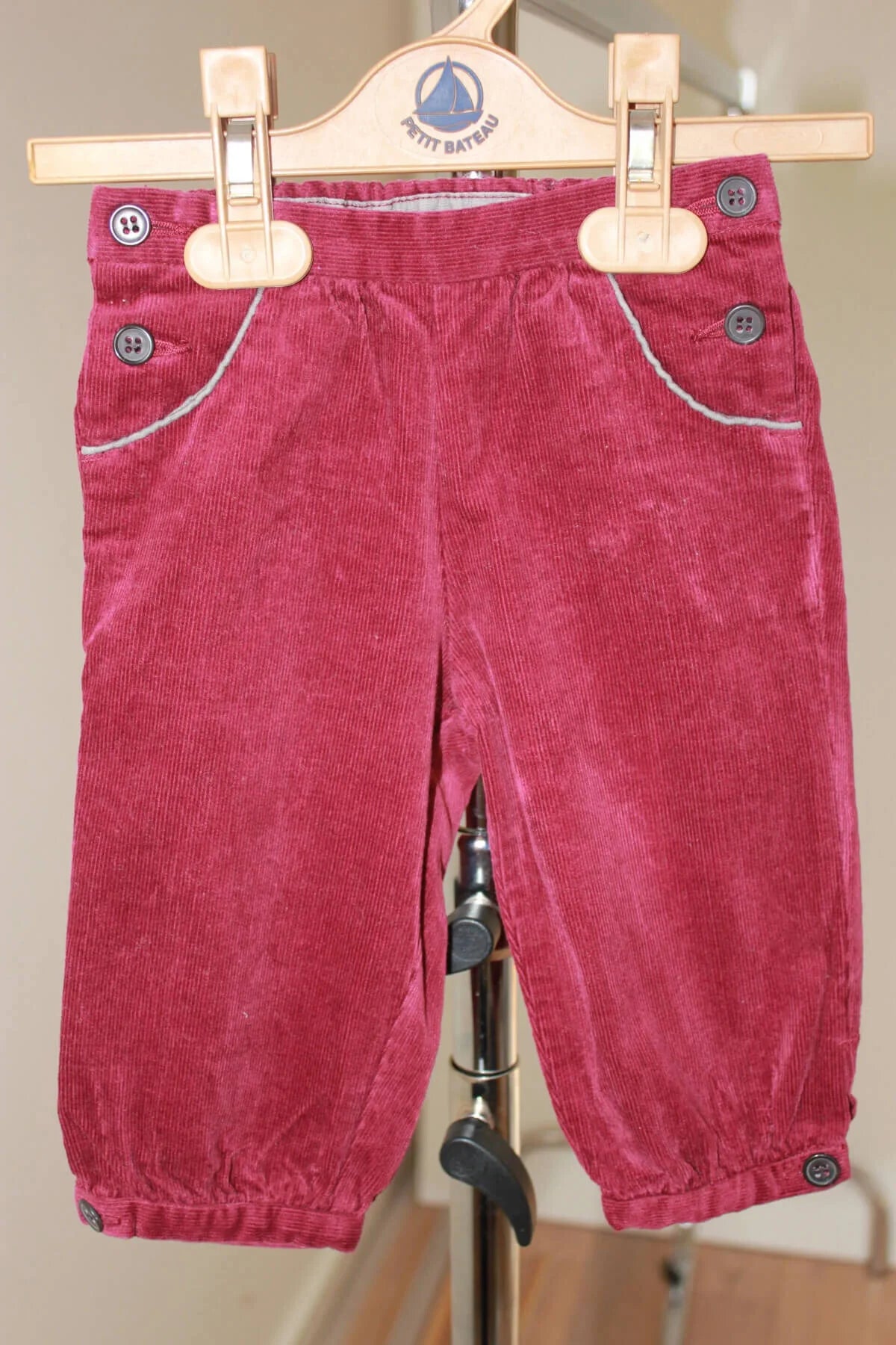 tweedehands-bordeaux-ribfluwelen-lange-broek-maat-68-baby-bonpoint