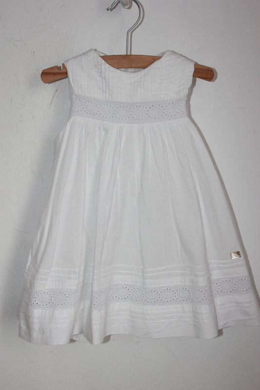 tweedehands-zomerse-witte-mouwloze-jurk-kant-maat-80-baby-meisje-maat-80-cyrillus