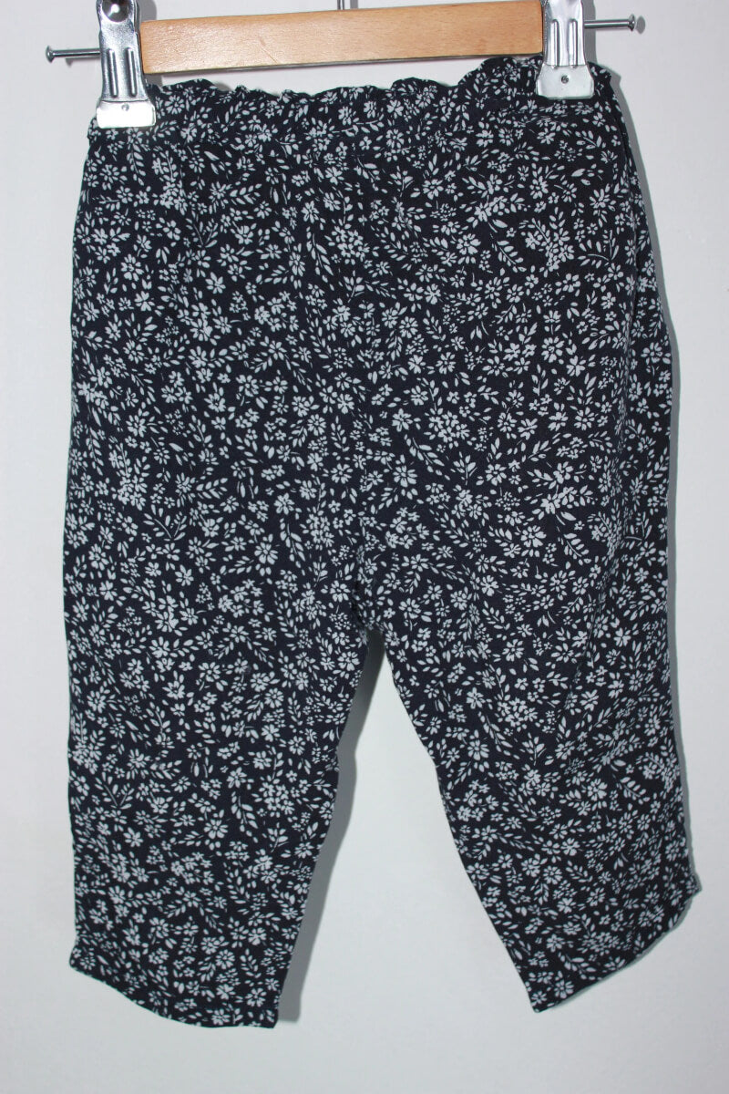 donkerblauw-wit-gebloemde-broek-gap-maat-74