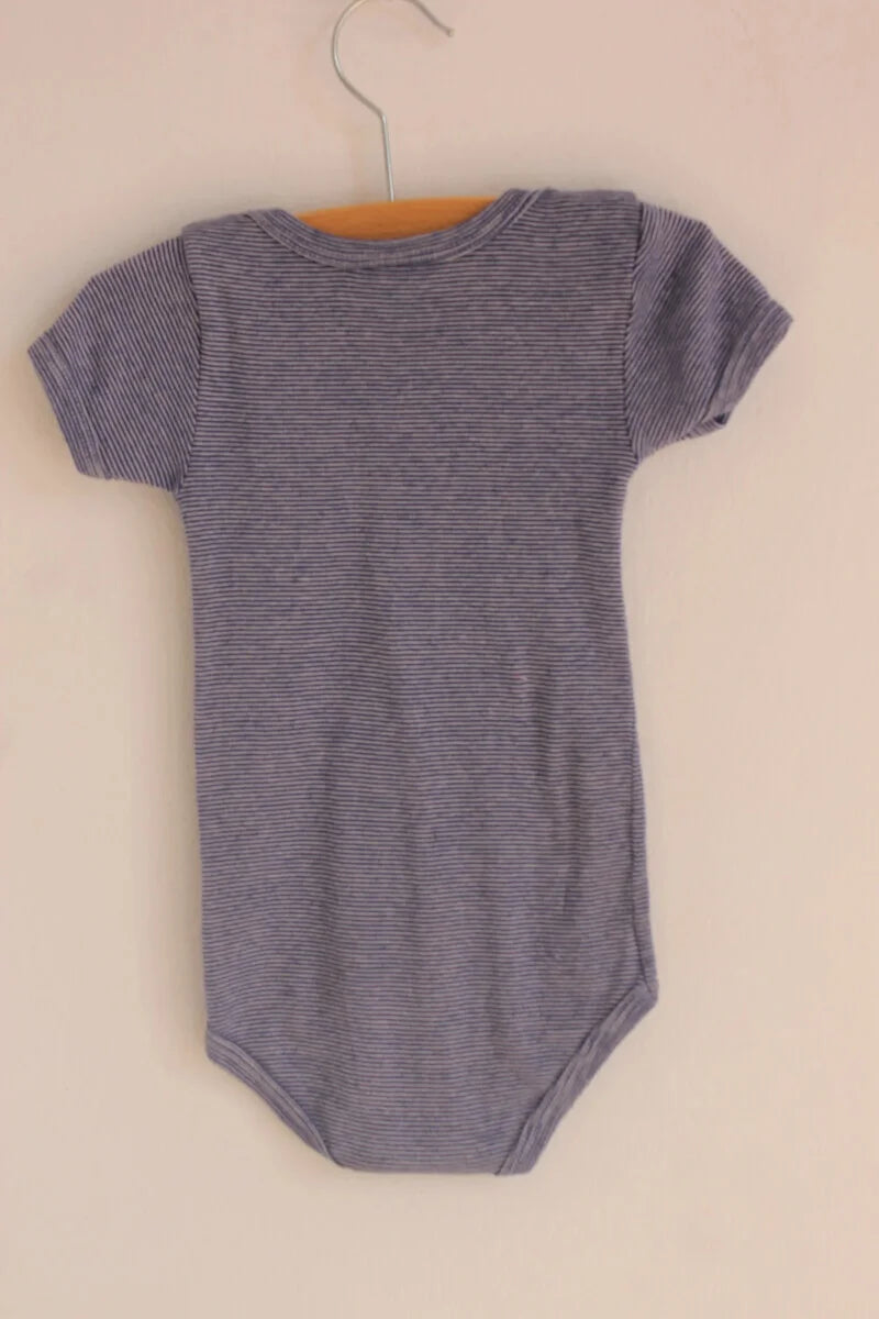 tweedehands-donkerblauwe-wit-gestreepte-romper-korte-mouwen-maat-80-petit-bateau