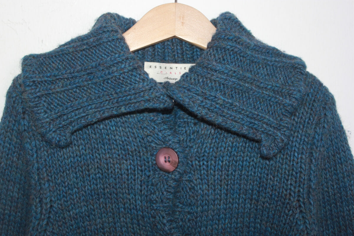 tweedehands-blauw-warm-vest-maat-116-meisje-essentiel-antwerp