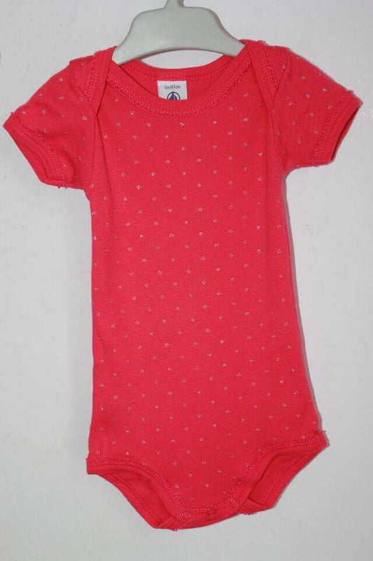 tweedehands-fuchsia-romper-zilveren-stipjes-korte mouwen-maat-68-petit-bateau