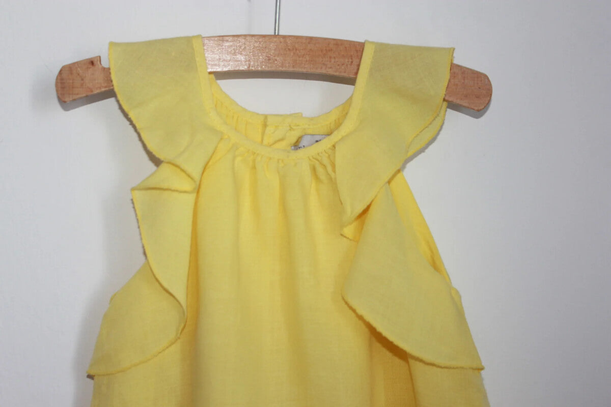 tweedehands-gele-zomerse-jurk-korte-volantmouwen-maat-86-baby-meisje-zara