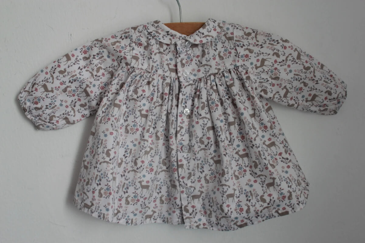 tweedehands-gesmockte-blouse-lange-mouwen-hertjes-maat-68-boutchou-baby-meisje