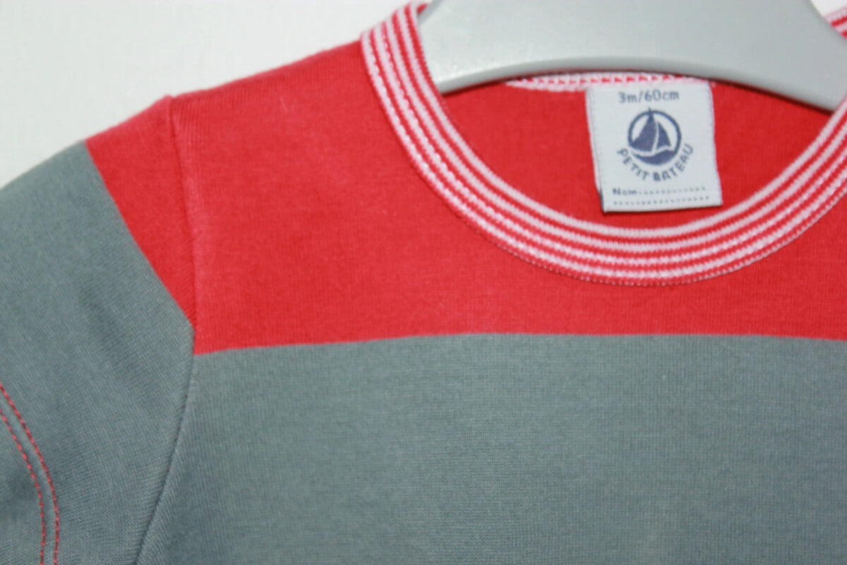 tweedehands-rood-grijs-gestreept-t-shirt-korte-mouwen-maat-62-baby-jongen-petit-bateau