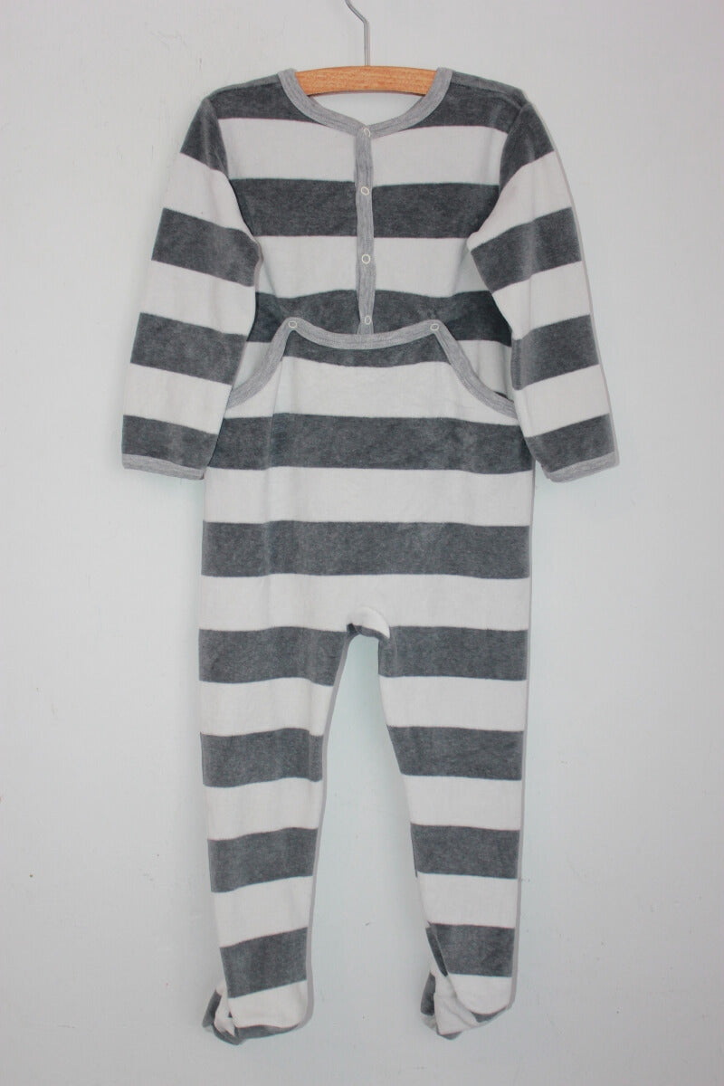 tweedehands-grijs-wit-gestreept-unisex-velours-boxpakje-maat-86-petit-bateau