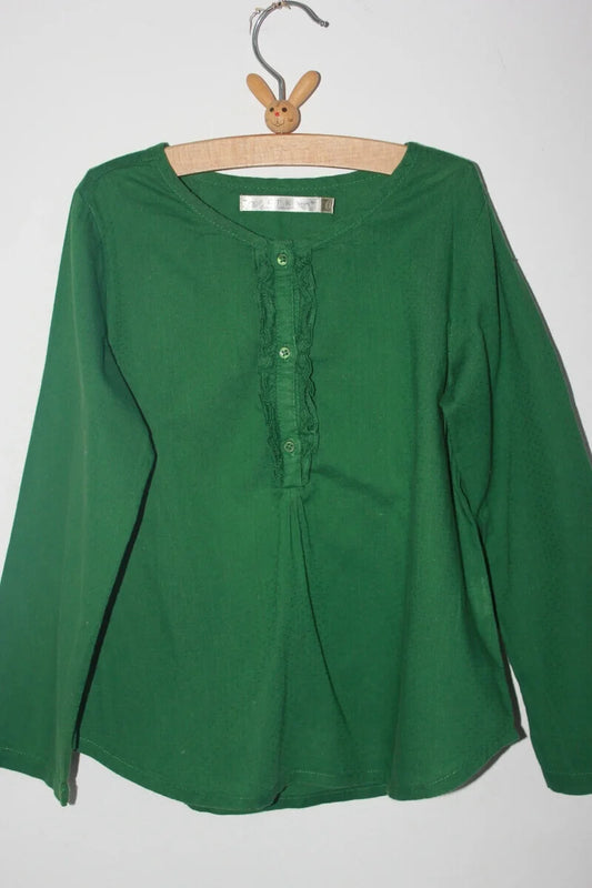 tweedehands-groene-blouse-lange-mouwen-volants-maat-116-meisje-cfk