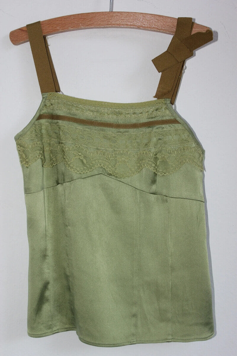 tweedehands-groene-top-schouderbandjes-essentiel-antwerp-maat-104-meisje