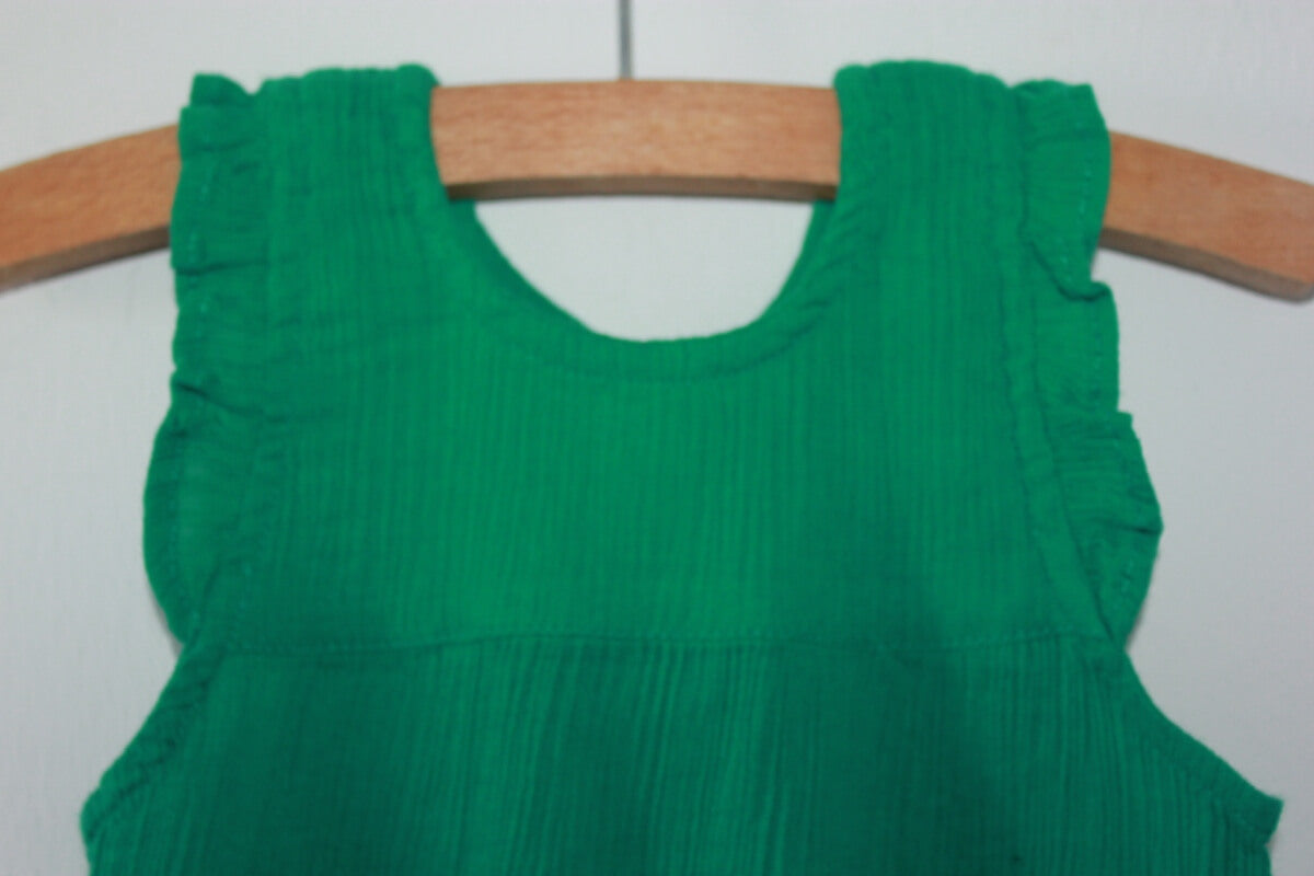 groene-blouse-zonder-mouwen-volants-wowo-paris-baby-meisje-maat-62