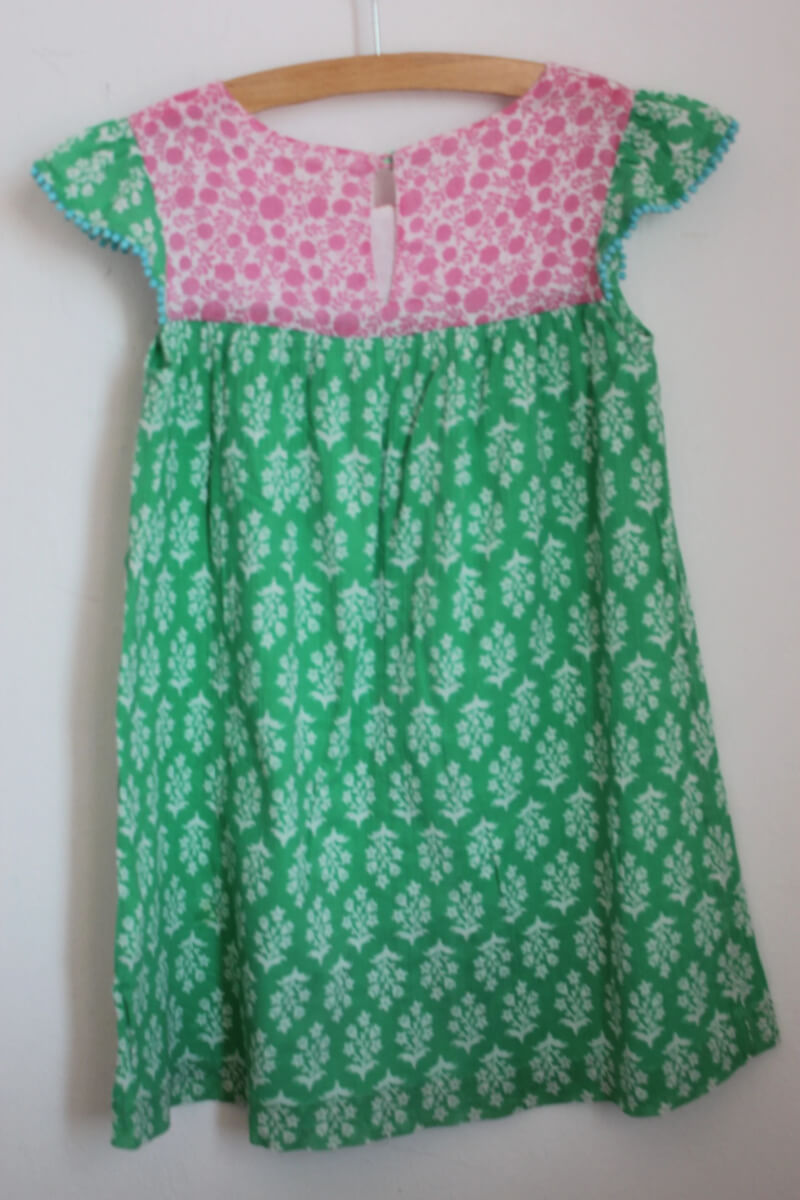 Tweedehands-zomerse-jurk-groen-roze-wit-aquablauw-gebloemd-korte-mouwen-maat-104-mini-boden