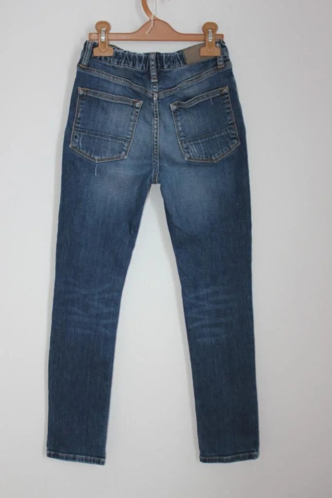 tweedehands-blauwe-jeans-scheuren-maat-134-meisje-bellerose