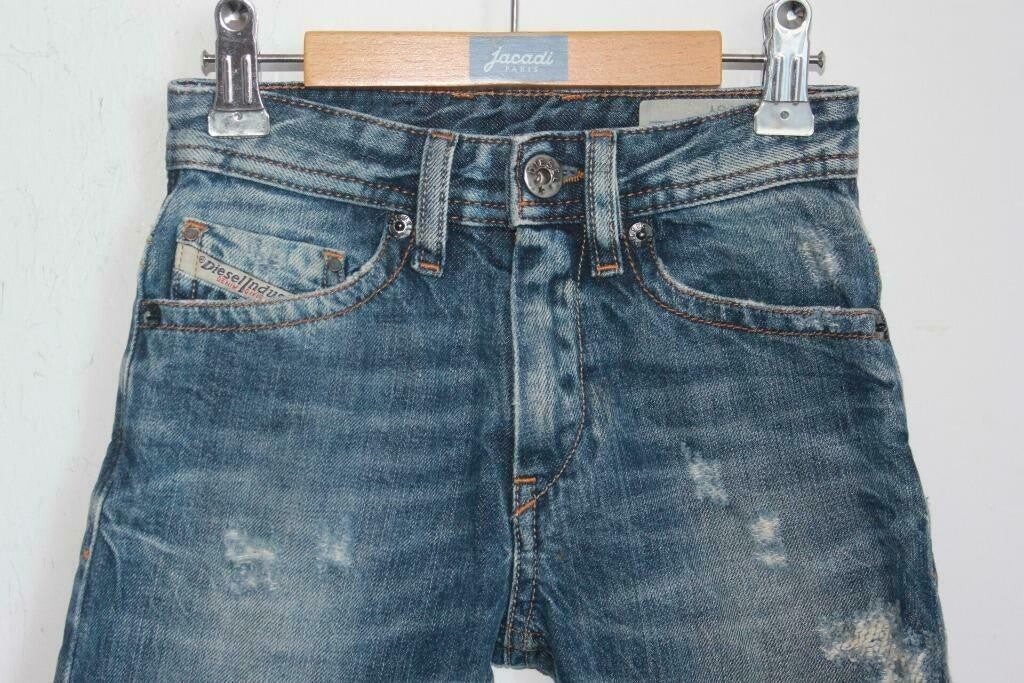 tweedehands-unisex-jeans-scheuren-maat110-diesel