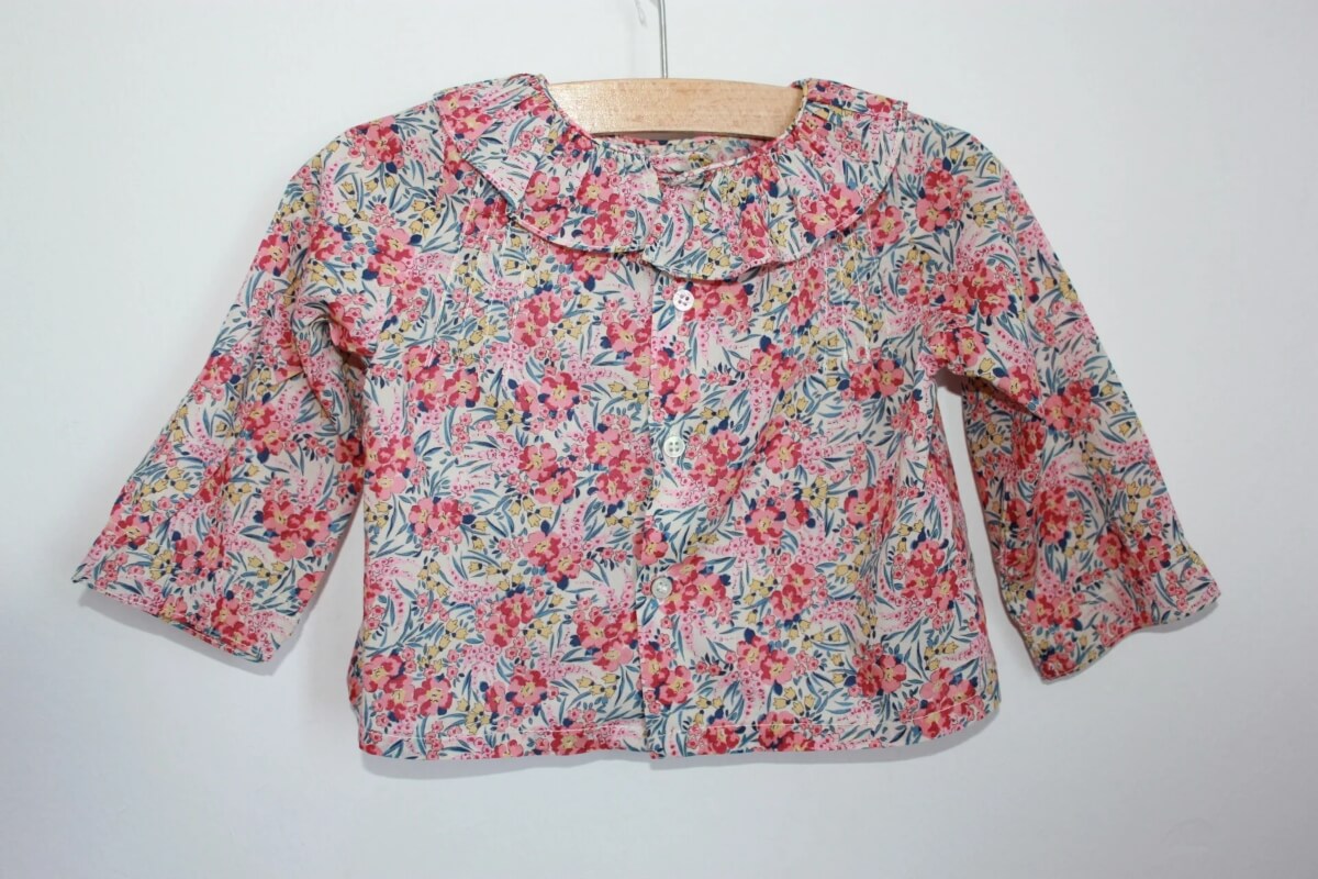 tweedehands-liberty-blouse-multicolour-lange-mouwen-volantkraagje-maat-68-baby-meisje-gocco