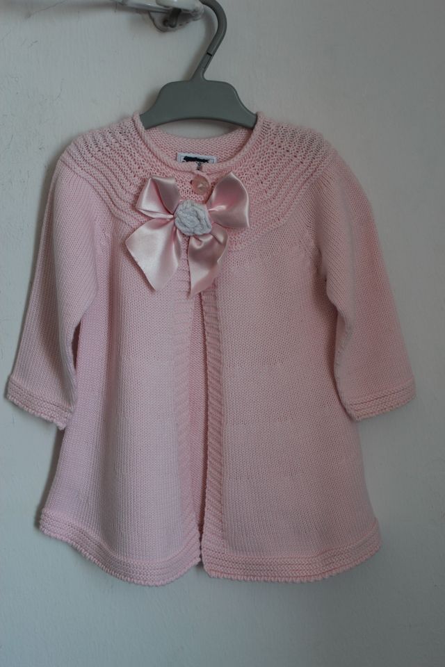 tweedehands-lichtroze-gebreid-lang-vest-maat-68-baby-meisje-carmen-taberner