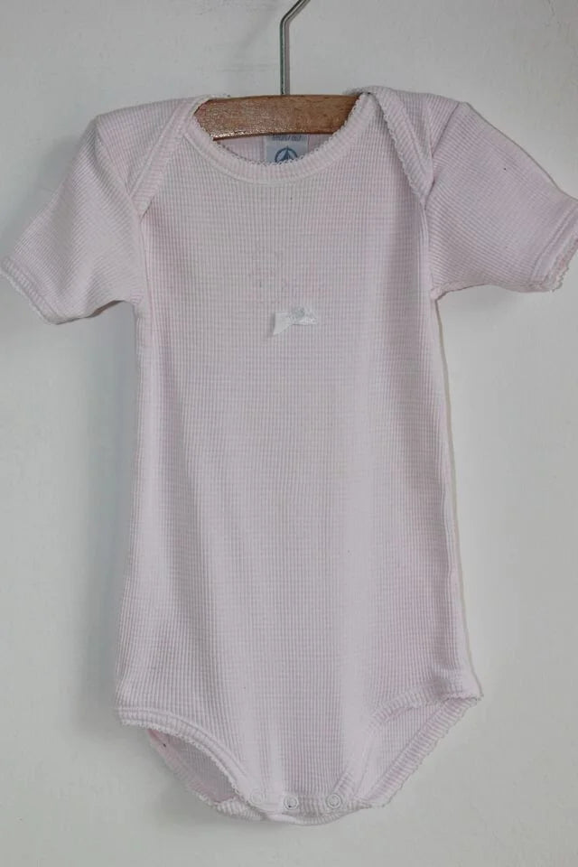 tweedehands-lichtroze-witte-petit-bateau-romper-maat-68