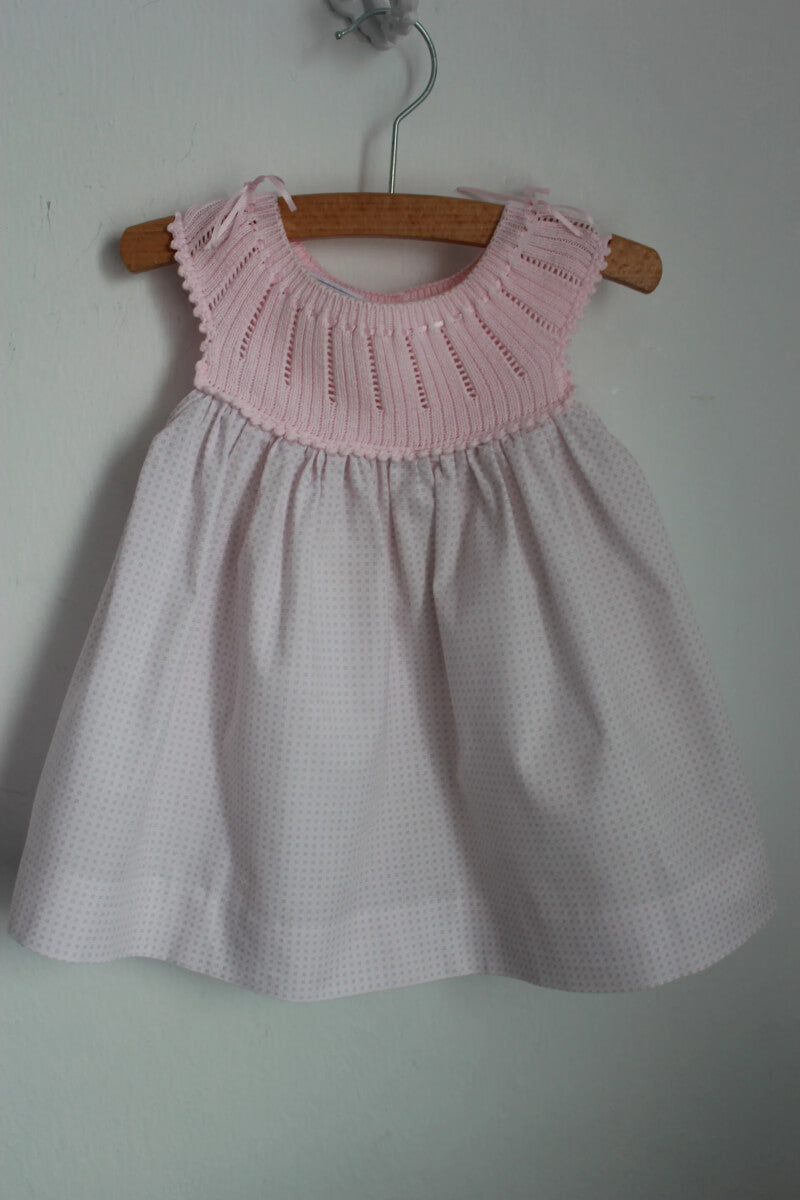 tweedehands-roze-wit-grijze-zomerse-mouwloze-jurk-maat-74-baby-meisje-carmen-taberner