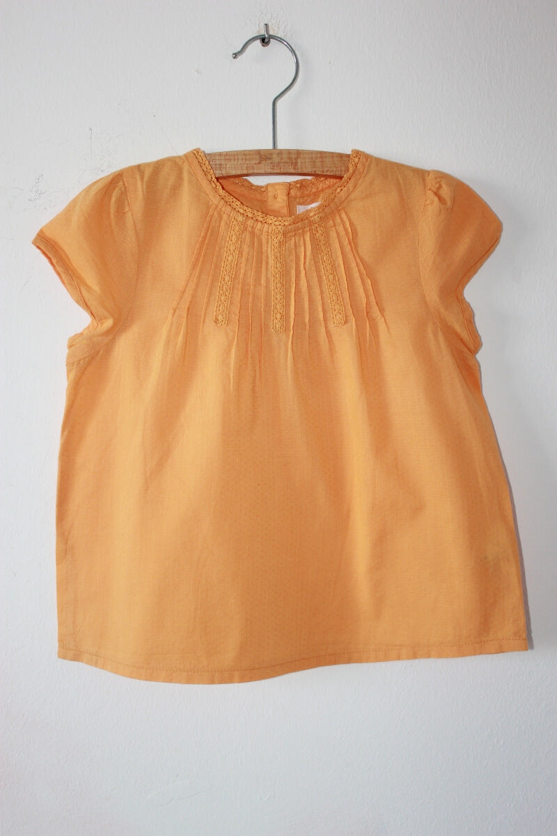 tweedehands-licht-oranje-blouse-korte-mouwen-maat-92-monoprix