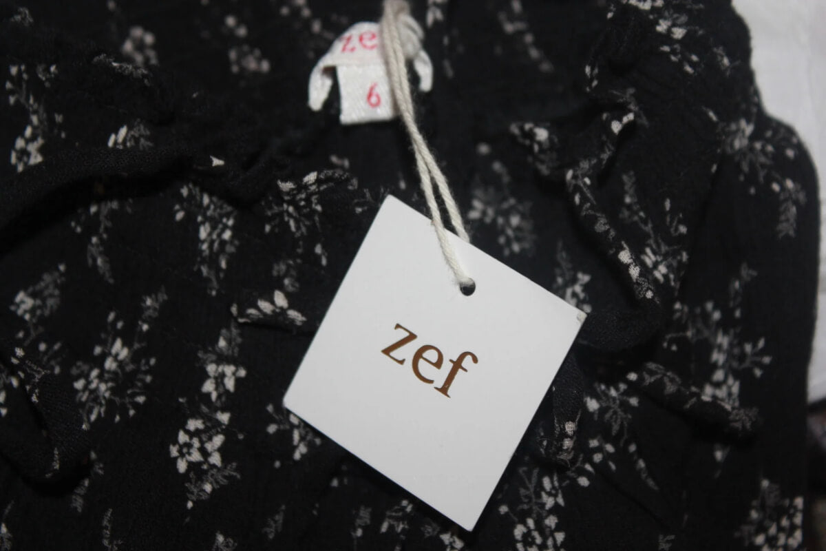 zomerse-zwarte-blouse-ecru-flowerprint-schouderbandjes-maat-68-baby-meisje-zef