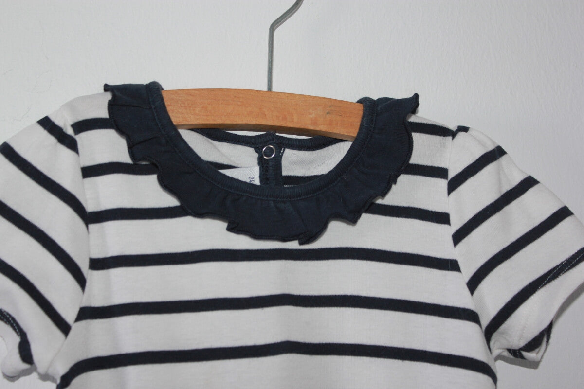 tweedehands-donkerblauw-wit-gestreepte-jurk-korte-mouwen-volant-maat-86-petit-bateau