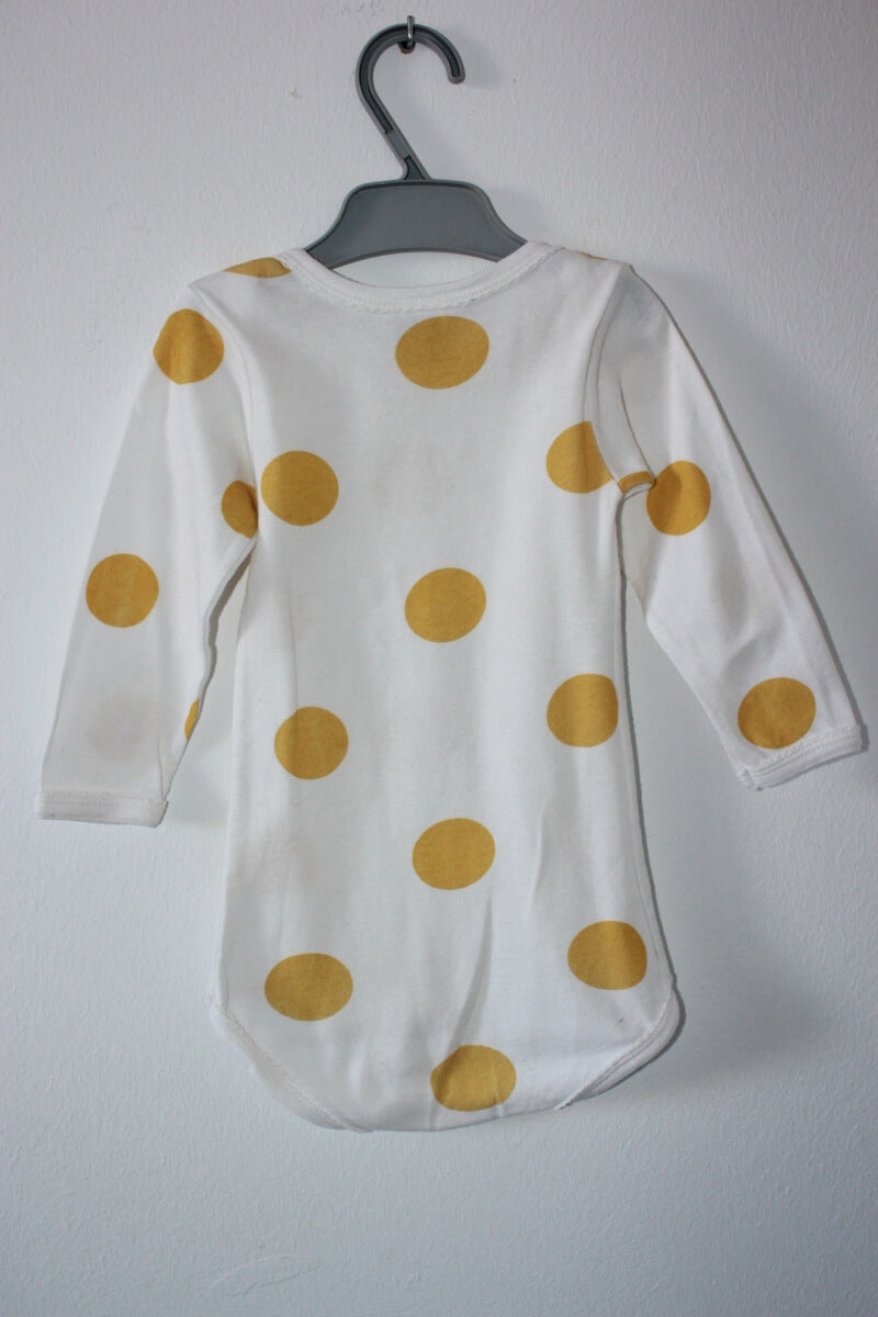 tweedehands-romper-lange-mouwen-mosterdgele-stippen-maat-68-baby-meisje-petit-bateau