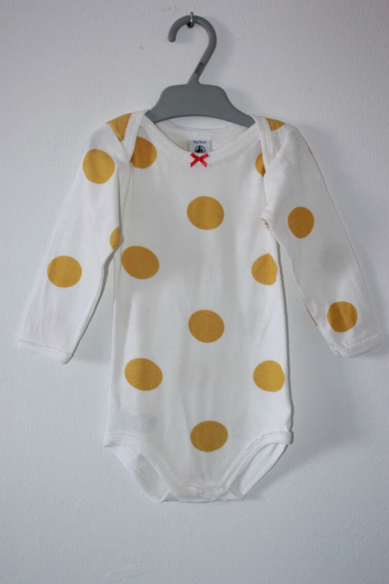 tweedehands-romper-lange-mouwen-mosterdgele-stippen-maat-68-baby-meisje-petit-bateau