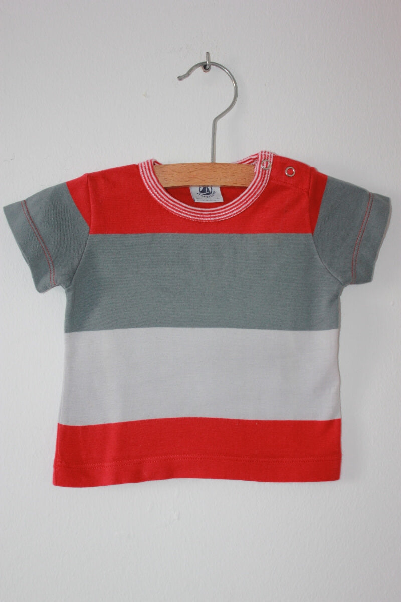 tweedehands-rood-grijs-gestreept-t-shirt-korte-mouwen-maat-62-baby-jongen-petit-bateau