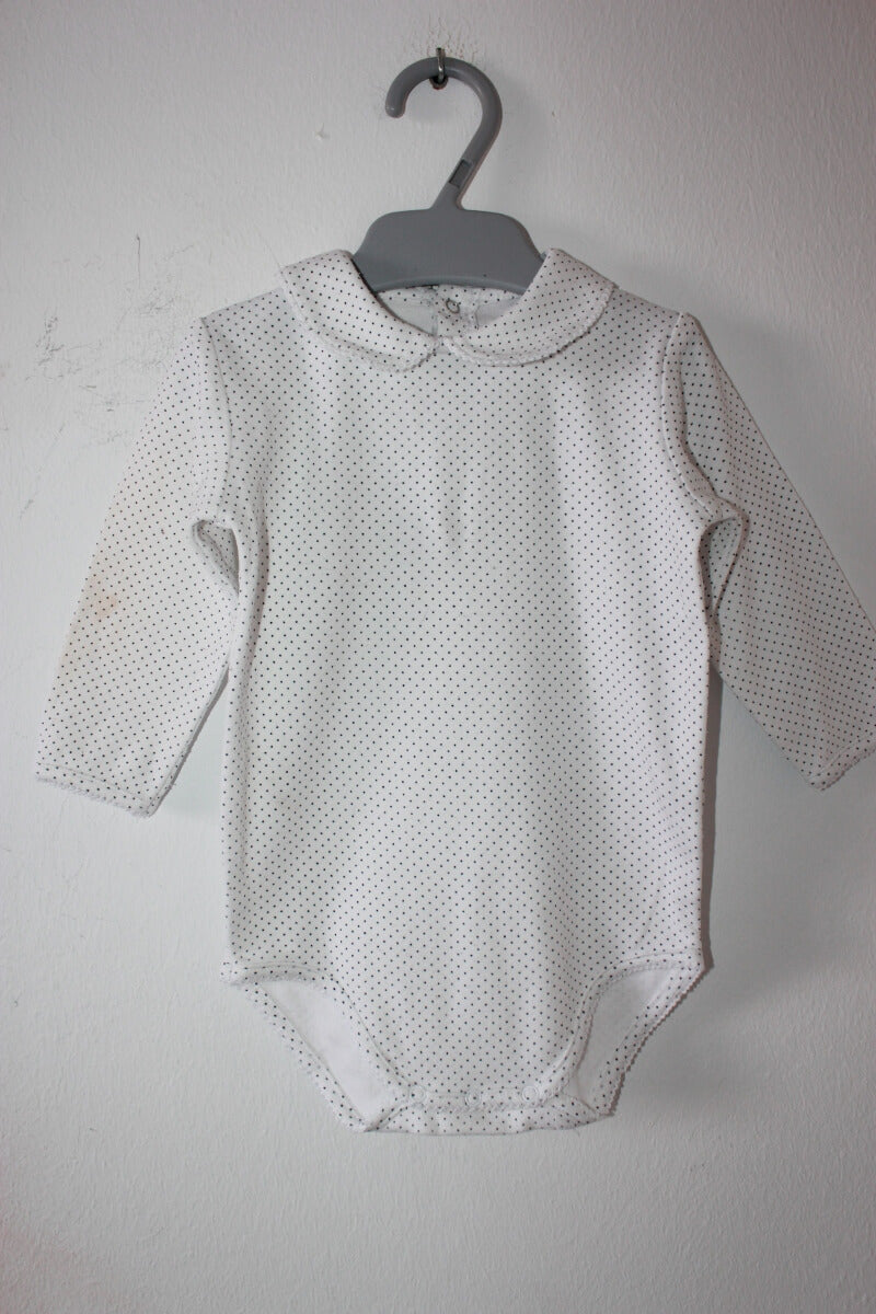 tweedehands-wit-romperpakje-grijze-stipjes-lange-mouwen-maat-68-baby-meisje-boutchou