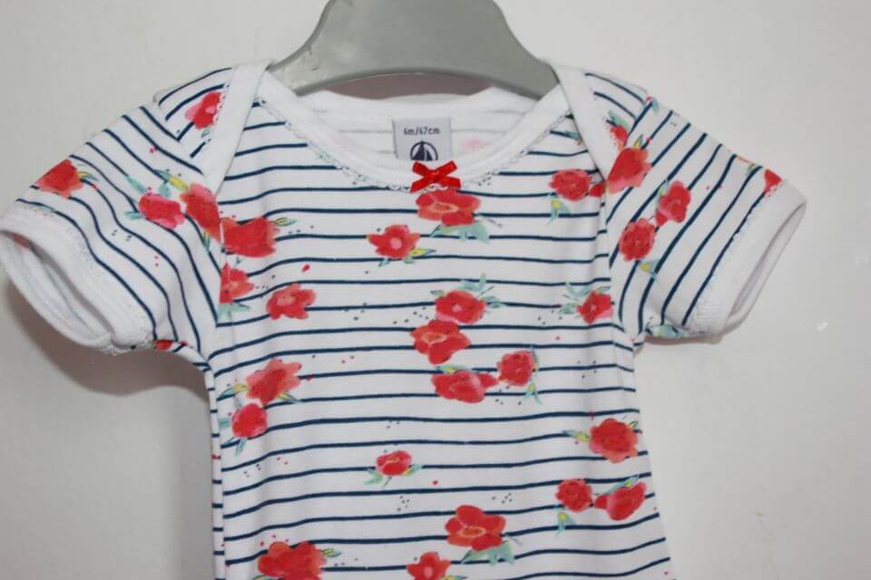 tweedehands-gebloemde-petit-bateau-romper-korte-mouwen-maat-68