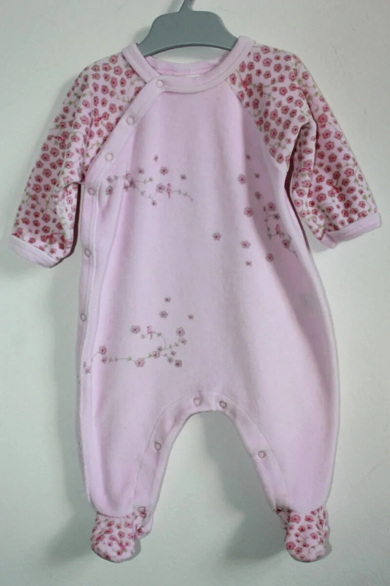 tweedehands-roze-velours-gebloemd-boxpakje-maat-62-petit-bateau