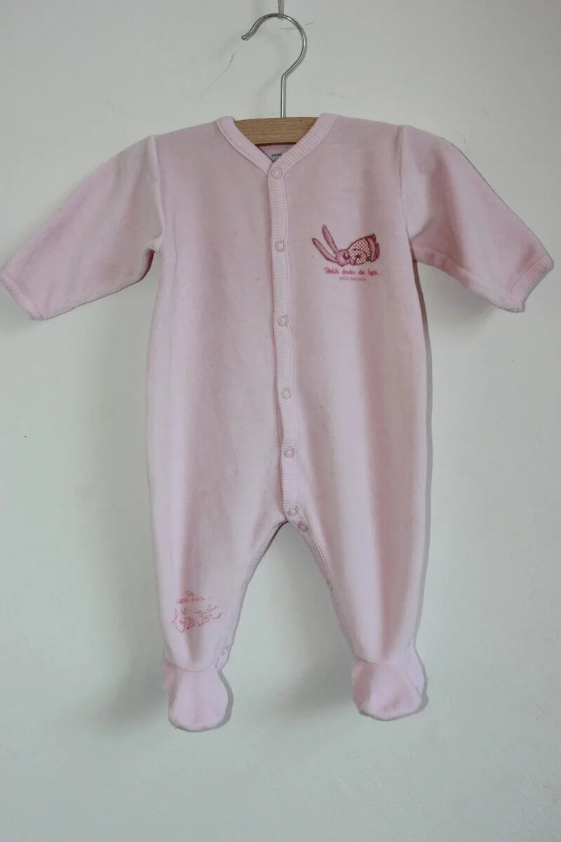 tweedehands-zacht-velours-roze-boxpakje-konijn-maat-62-petit-bateau