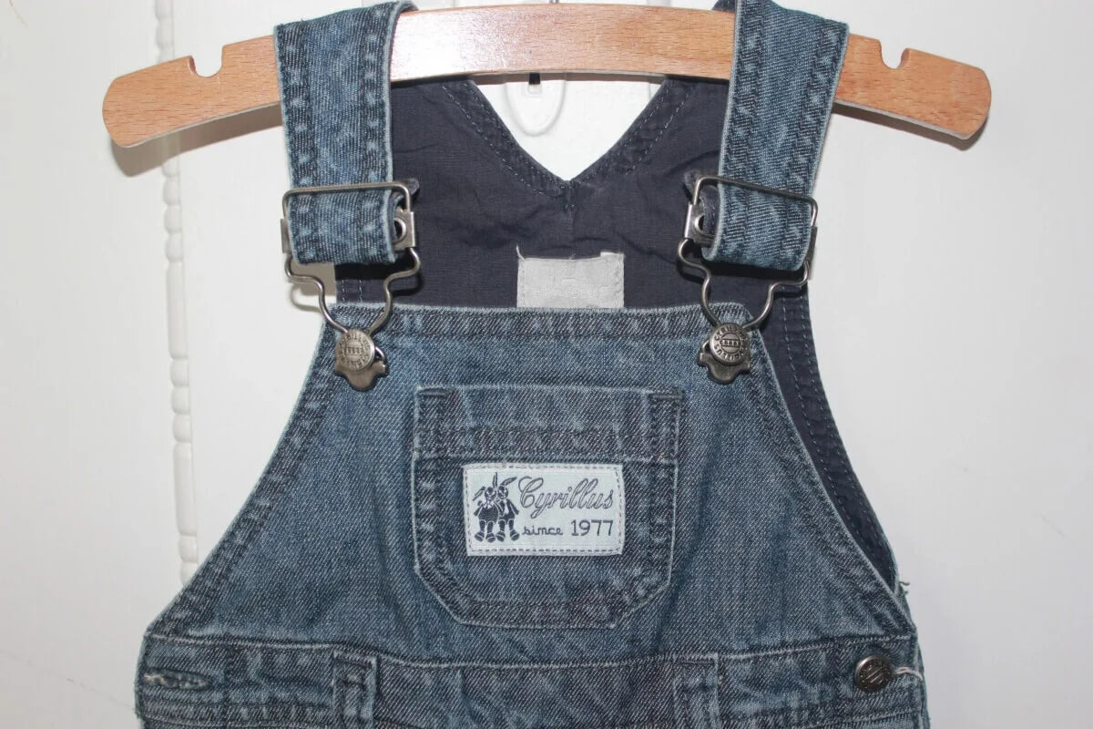 tweedehands-unisex-donkerblauwe jeans-salopette-maat-68-baby-cyrillus