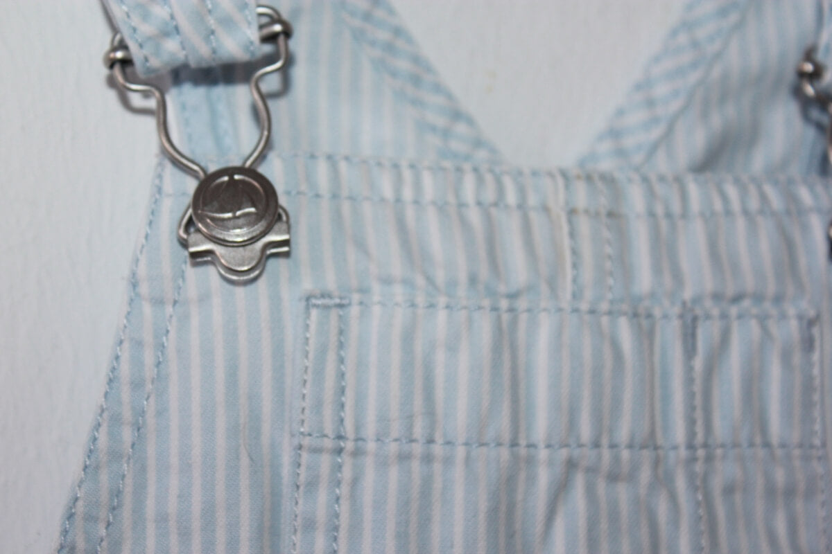 tweedehands-lichtblauw-wit-gestreepte-korte-salopette-maat-74-petit-bateau-baby-jongen
