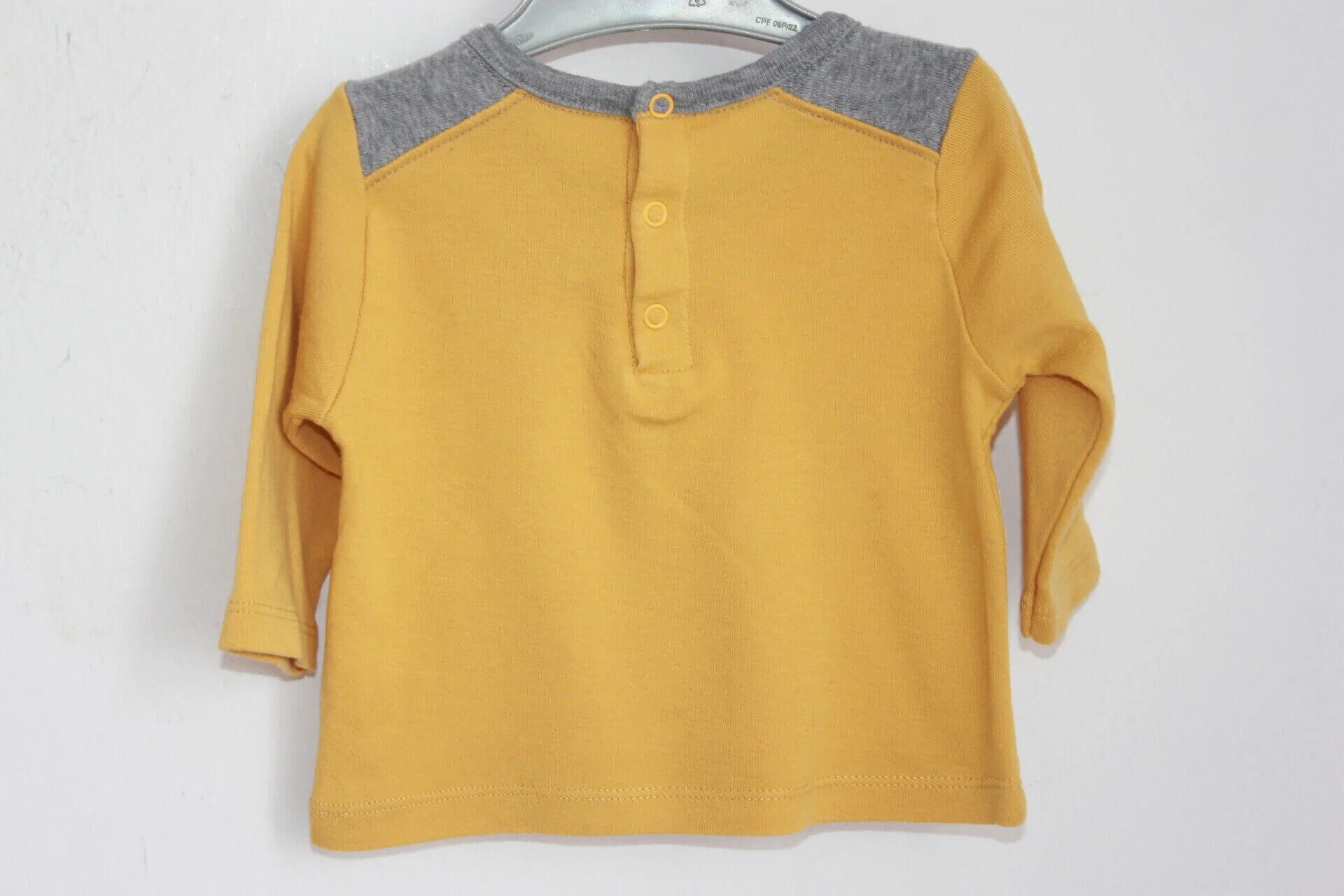 tweedehands-geel-grijze-longsleeve-maat-62-baby-petit-bateau