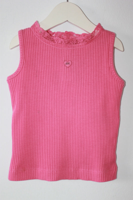 tweedehands-roze-mouwloos-shirt-maat-92-lili-gaufrette