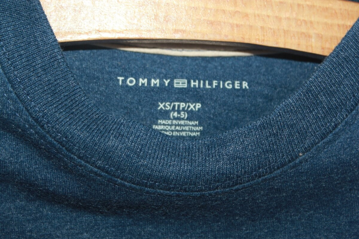 Tweedehands TOMMY HILFIGER t shirt met print maat 104 jongen