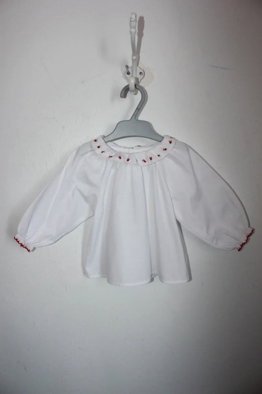 tweedehands witte katoenen blouse van jacadi met rode accenten en lange mouwen in maat 62 voor een baby meisje