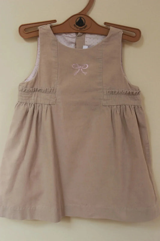 tweedehands mouwloze katoenen ribfluwelen beige jacadi jurk in maat 74