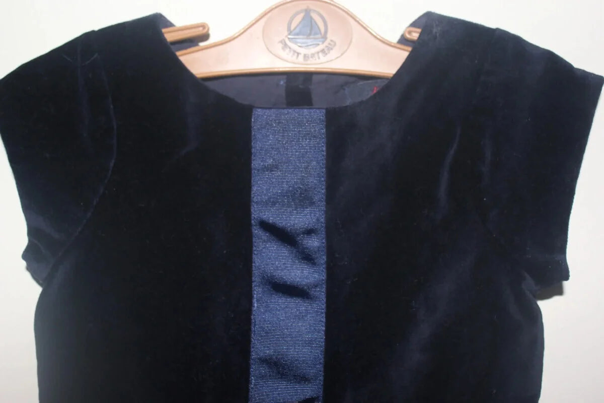 tweedehands donkerblauwe fluwelen katoenen jurk van jacadi met korte mouwen in maat 80