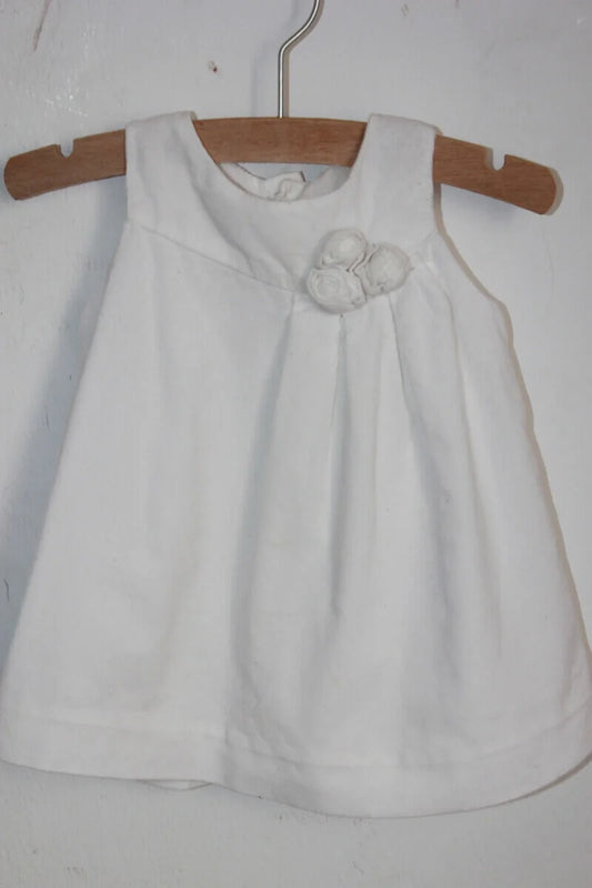 tweedehands mouwloze katoenen witte ribfluwelen jacadi jurk in maat 62