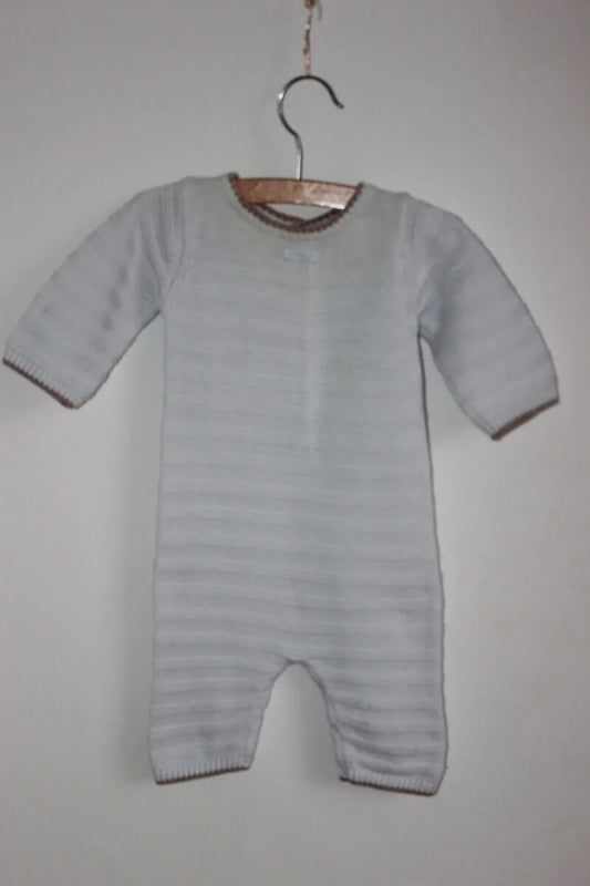 tweedehands unisex katoenen lichtblauw gebreide jacadi playsuit met lange mouwen in maat 62 voor een baby