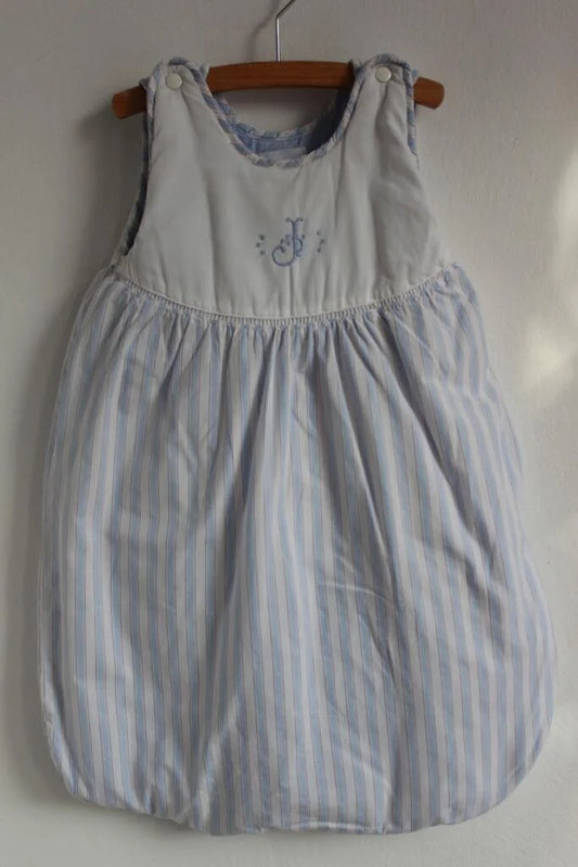 tweedehands unisex lichtblauw met wit en beige gestreepte mouwloze jacadi slaapzak van 64 cm