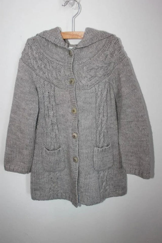 tweedehands lang lichtgrijs jacadi vest met capuchon maat 104