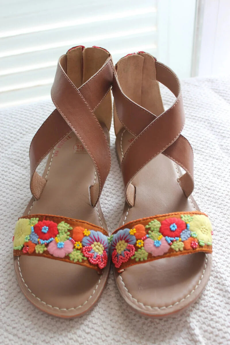 tweedehands-sandalen-geborduurde-bloemen-meisje-dpam-maat-35