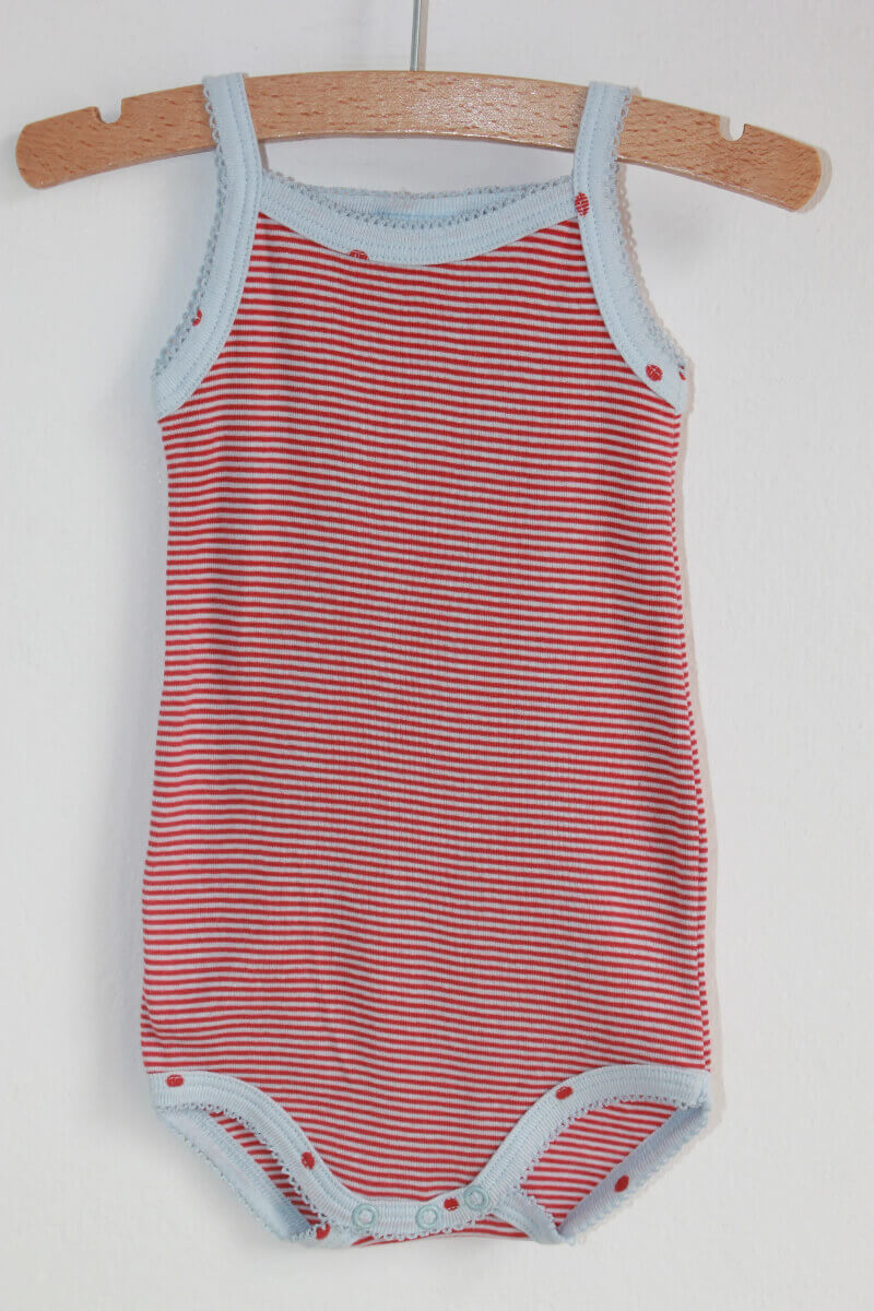 tweedehands-lichtblauw-rood-gestreepte-romper-schouderbandjes-maat-74-petit-bateau